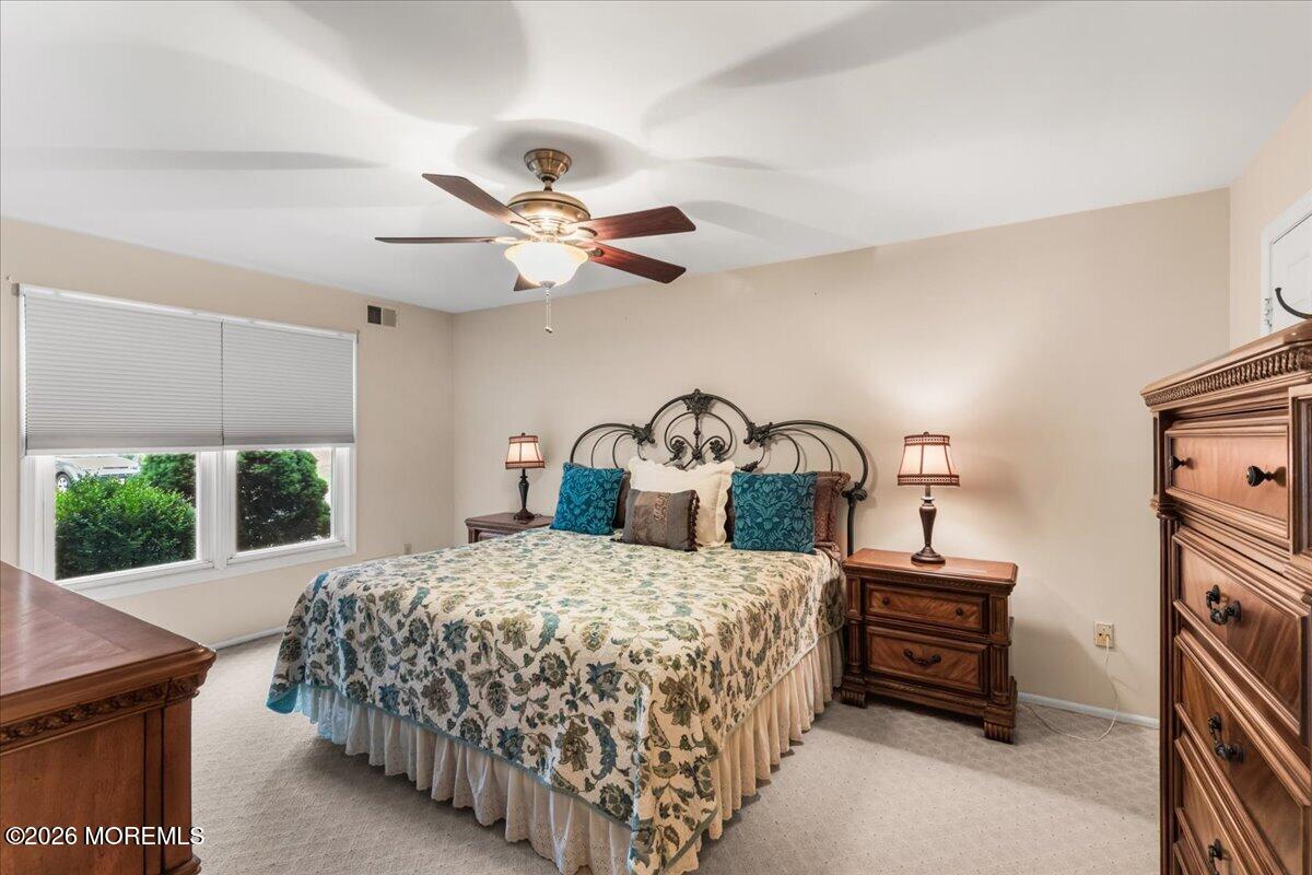 122 Maplecrest Drive W