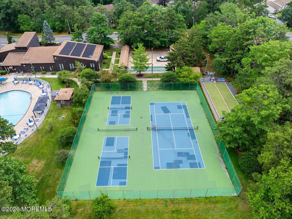 122 Maplecrest Drive W