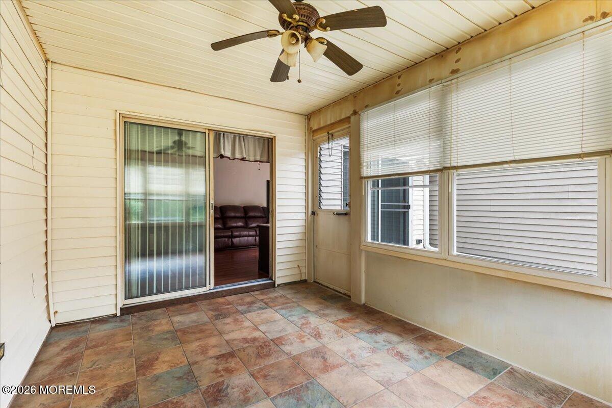 122 Maplecrest Drive W
