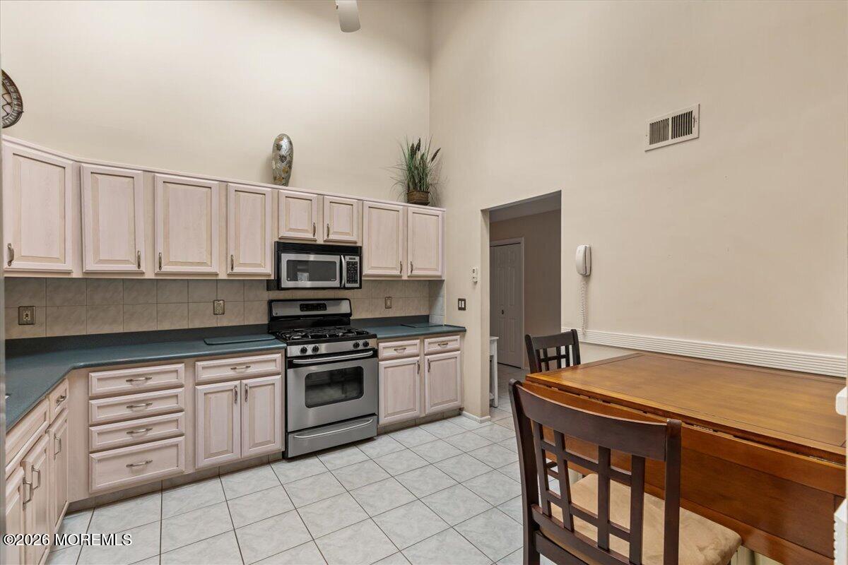 122 Maplecrest Drive W