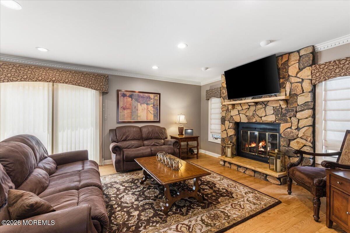 6 Woodhollow Drive