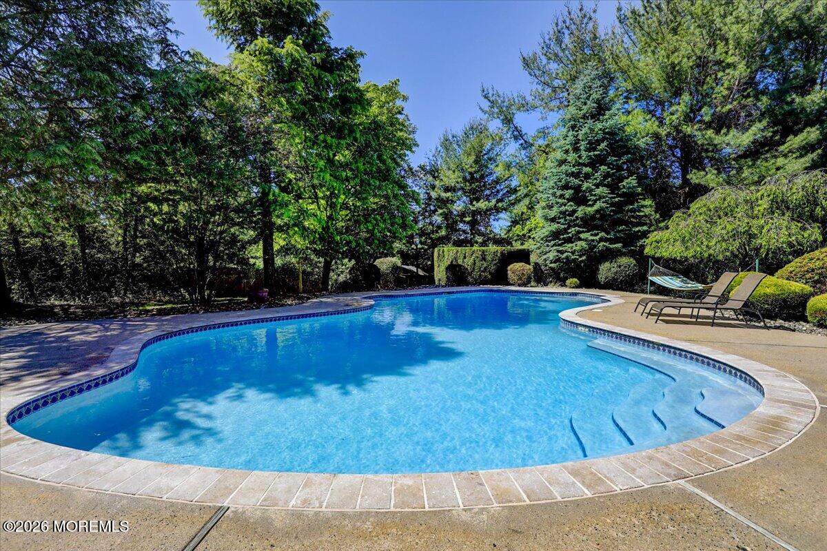 6 Woodhollow Drive