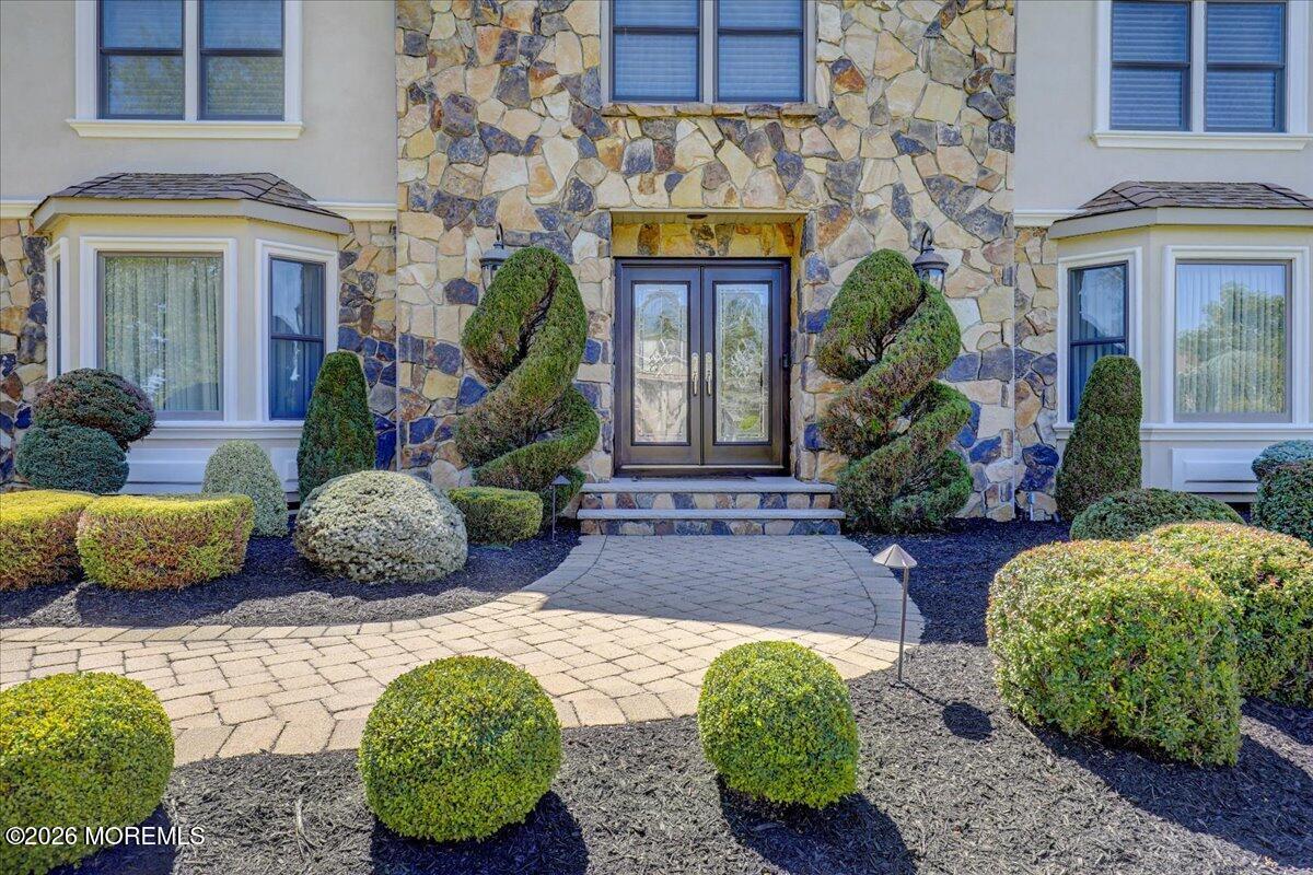 6 Woodhollow Drive