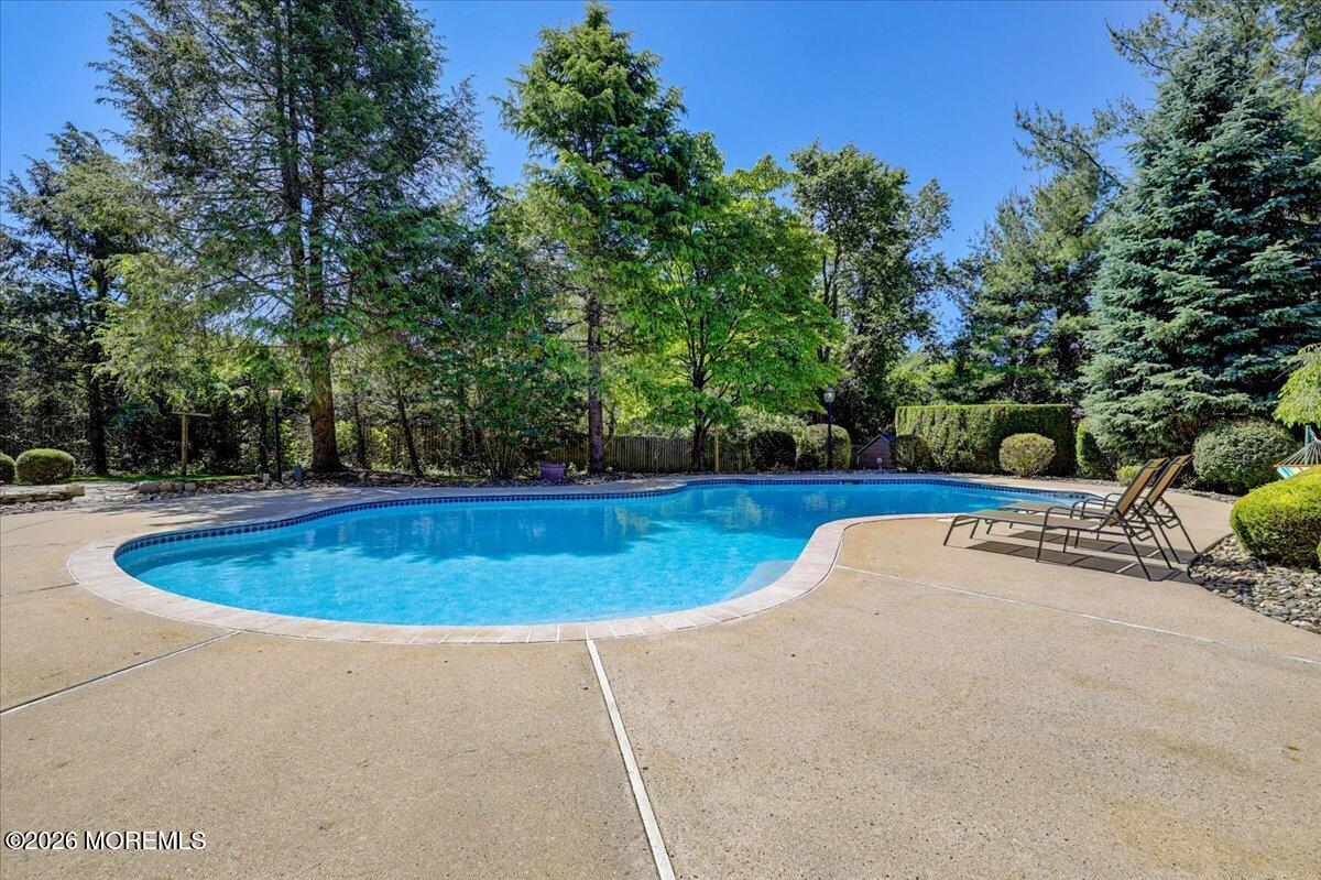 6 Woodhollow Drive