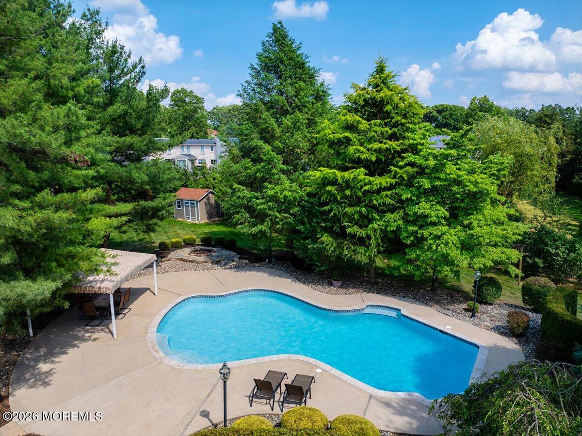 6 Woodhollow Drive
