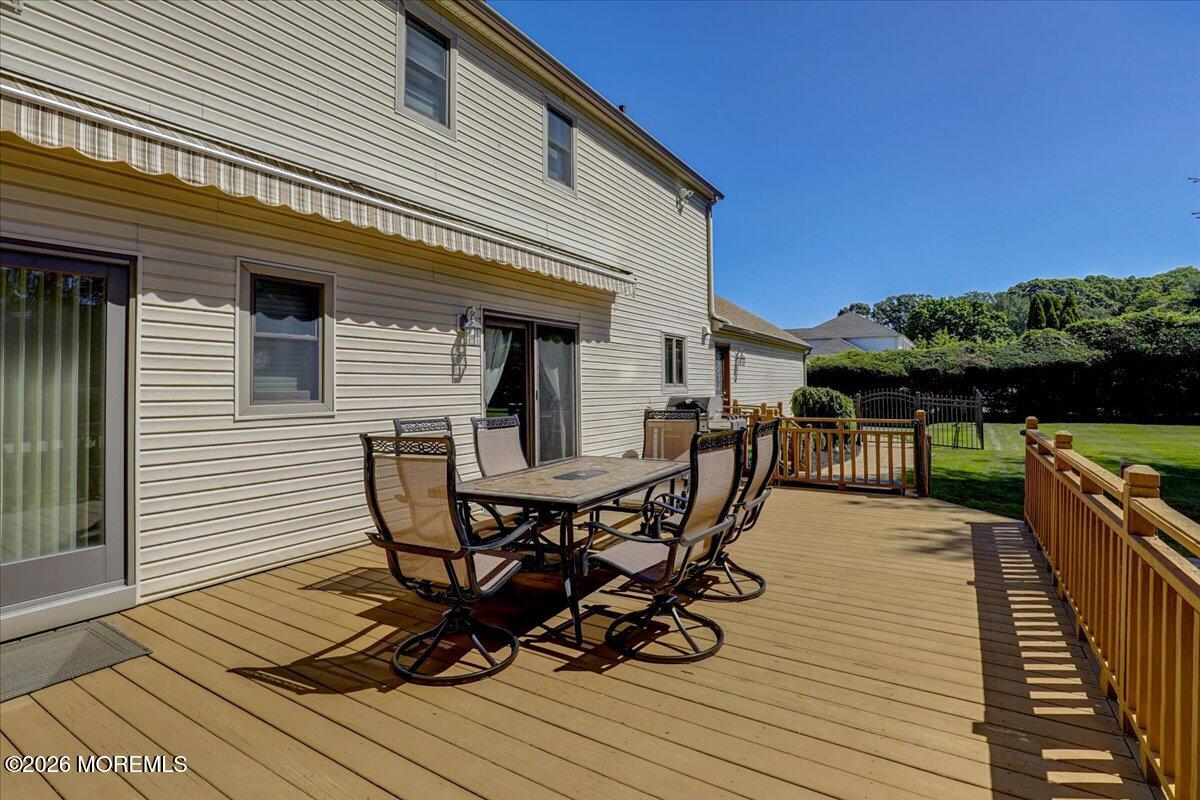 6 Woodhollow Drive