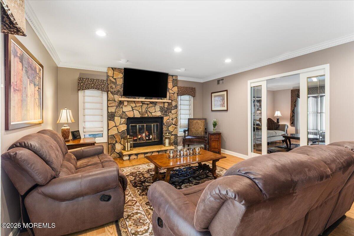 6 Woodhollow Drive
