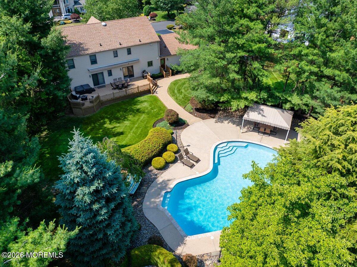 6 Woodhollow Drive