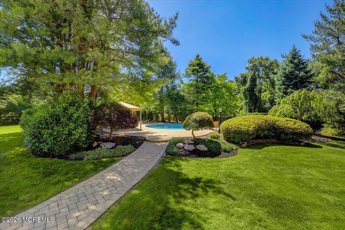 6 Woodhollow Drive