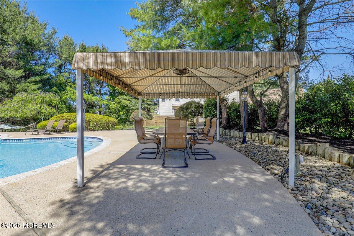 6 Woodhollow Drive