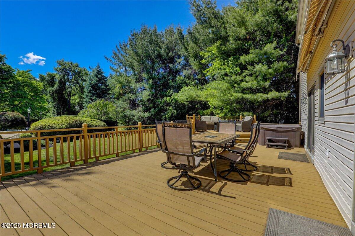 6 Woodhollow Drive