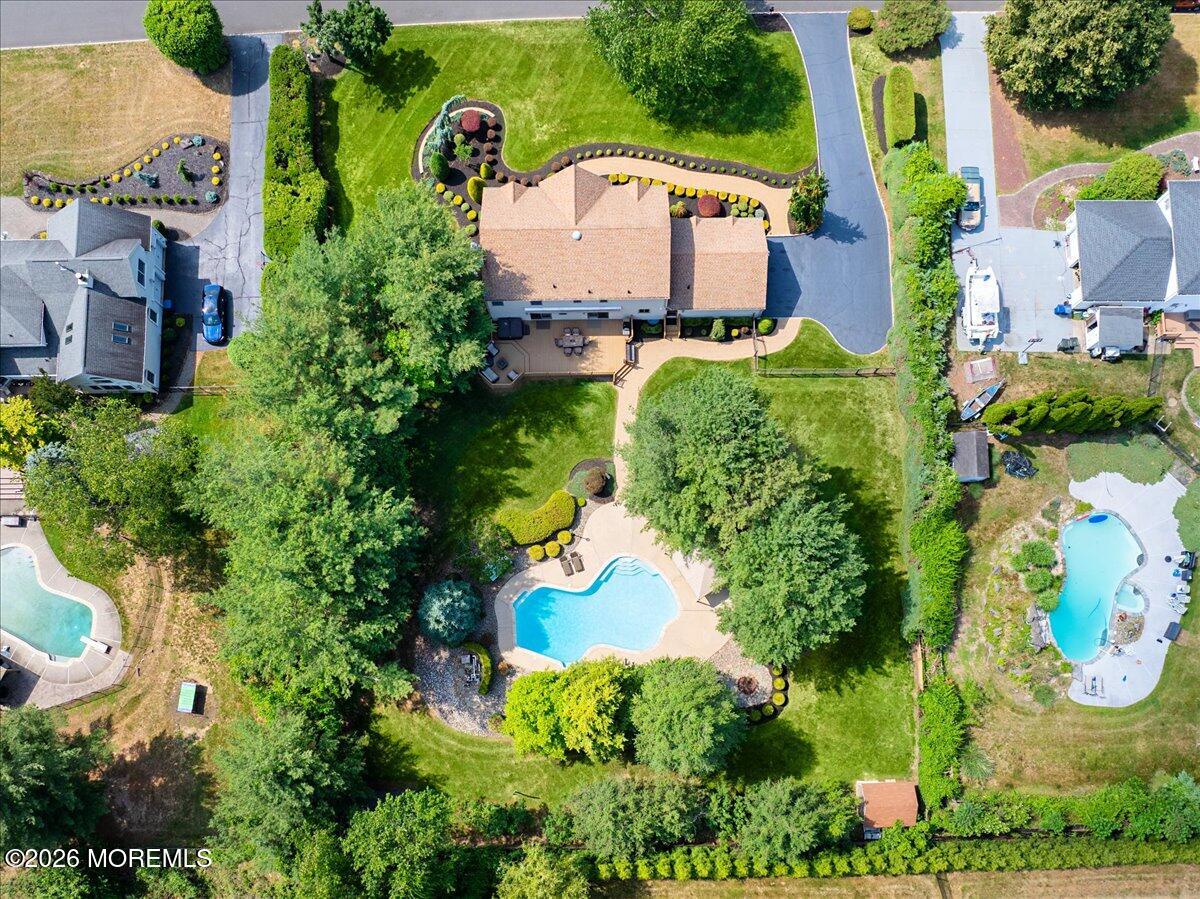 6 Woodhollow Drive