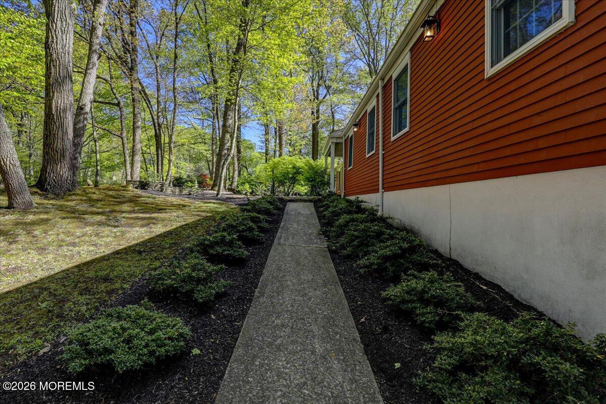 6 Twin Brooks Court