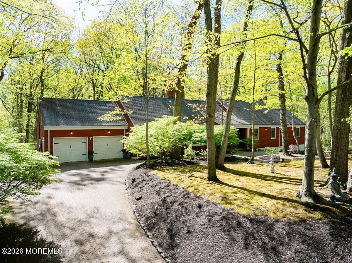 6 Twin Brooks Court