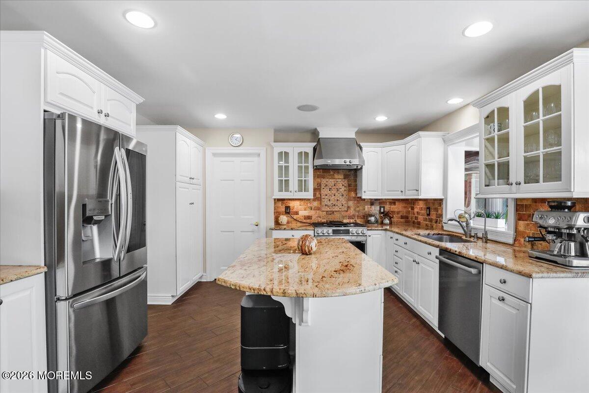 6 Twin Brooks Court