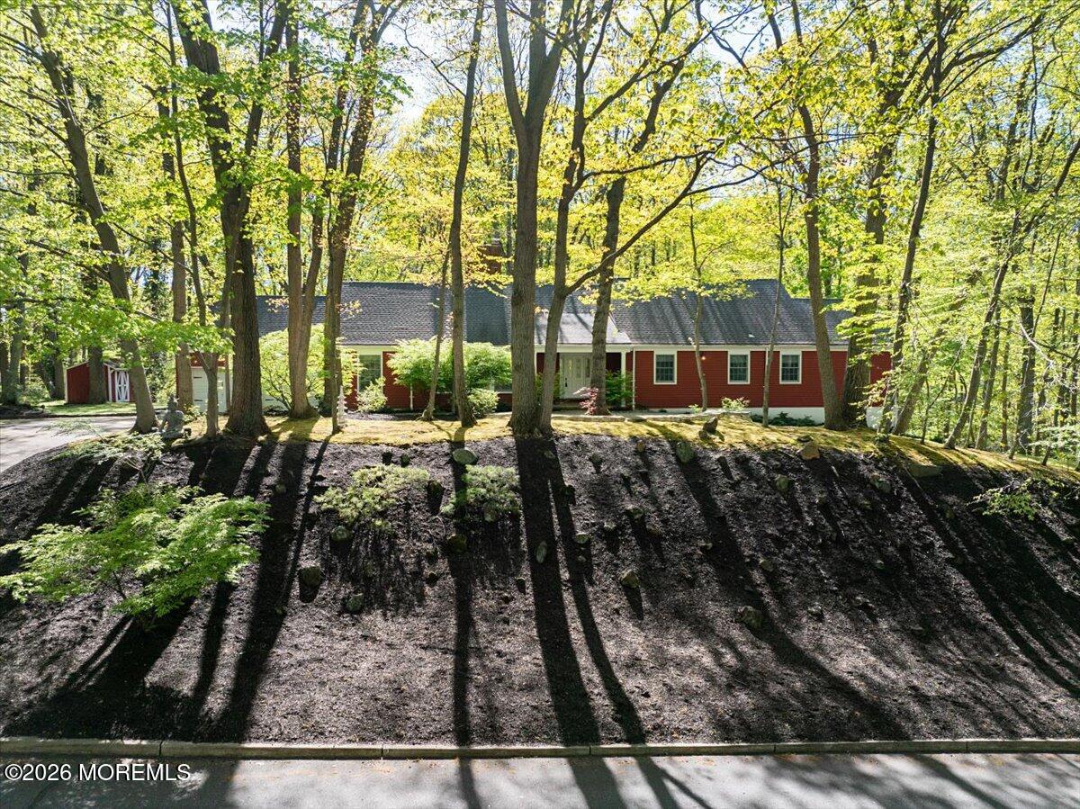6 Twin Brooks Court