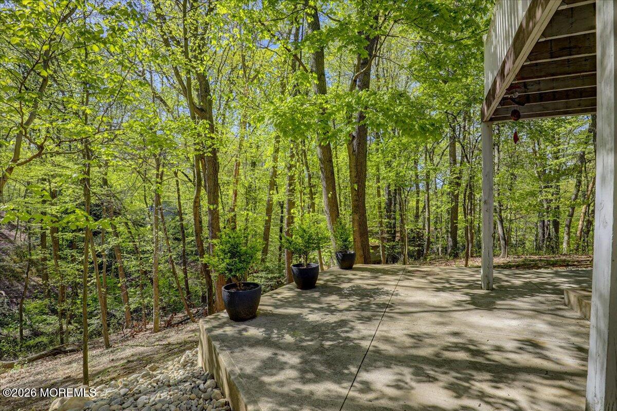 6 Twin Brooks Court