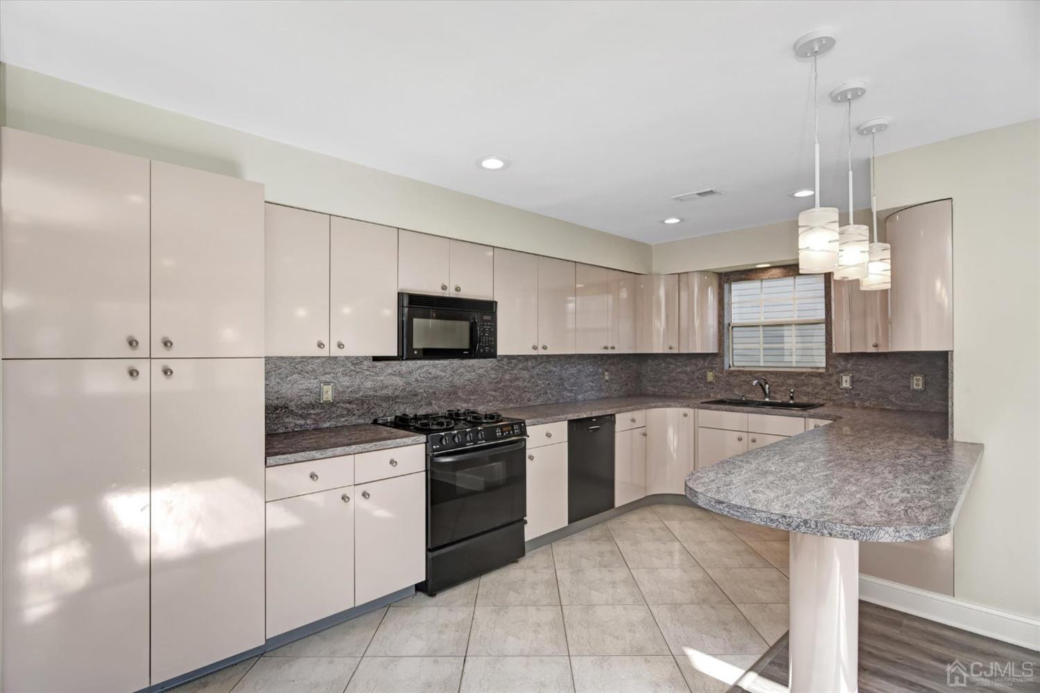 67 Nottingham Drive # 33