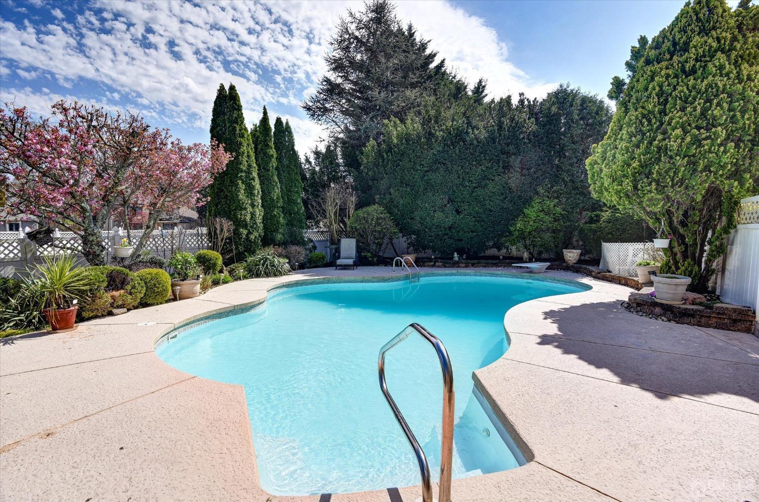 16 Schindler Drive N