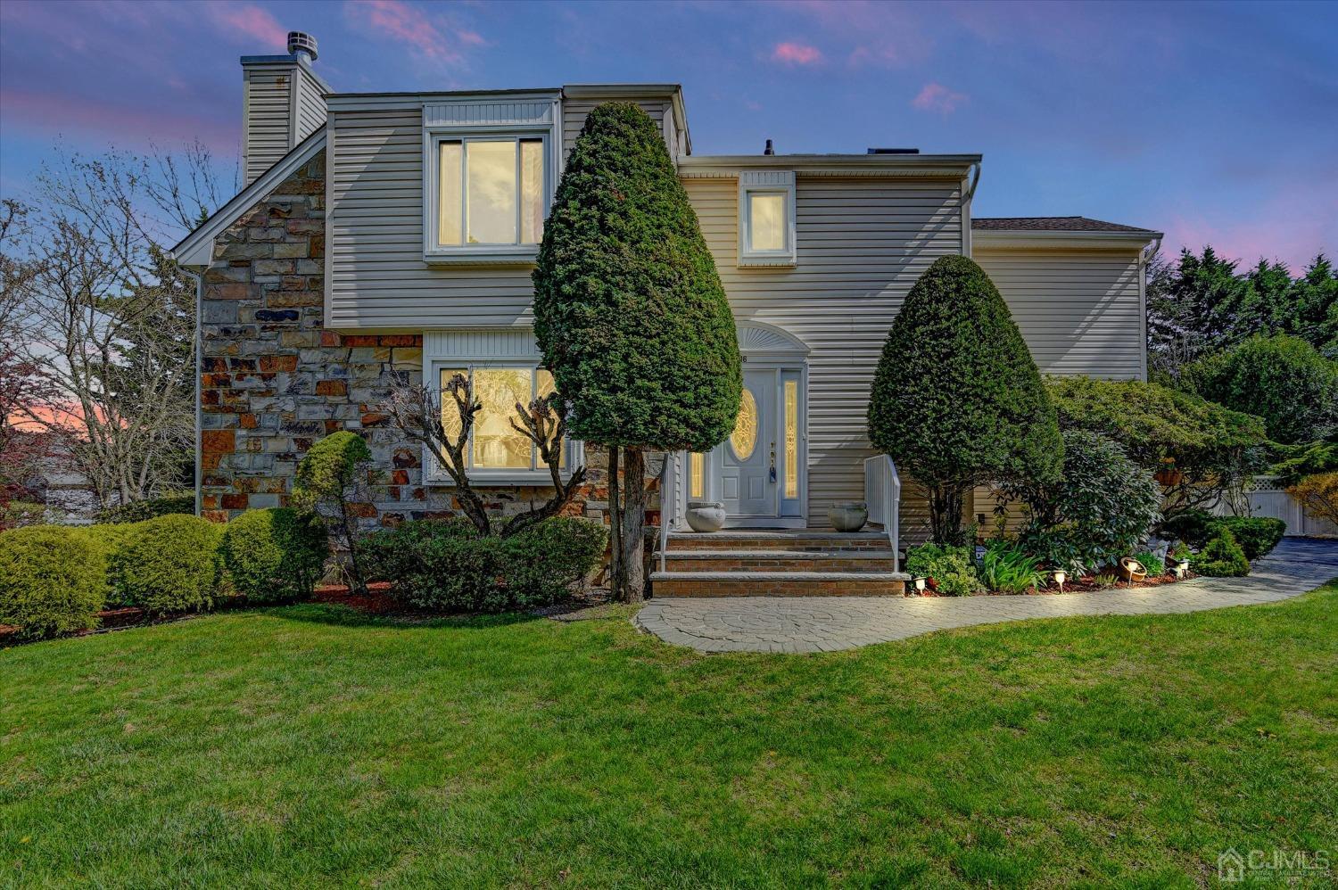 16 Schindler Drive N