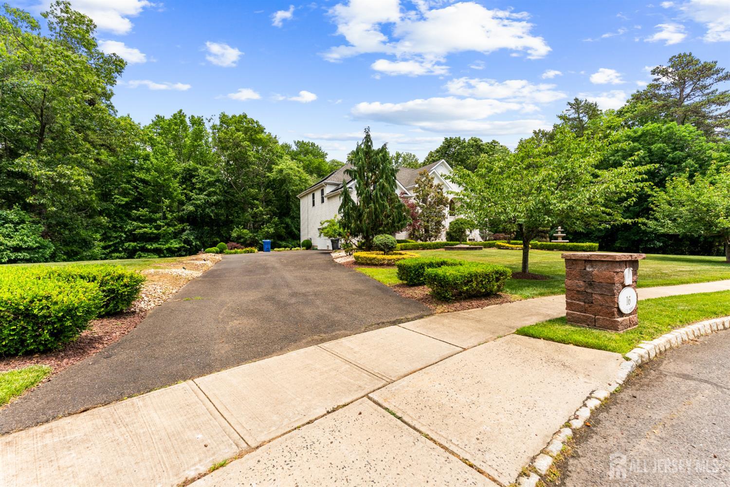 16 Dakota Drive