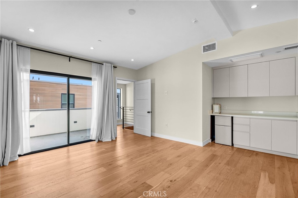 1343 1/2 Seward Street