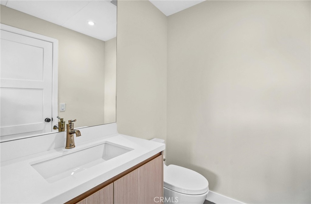 1343 1/2 Seward Street