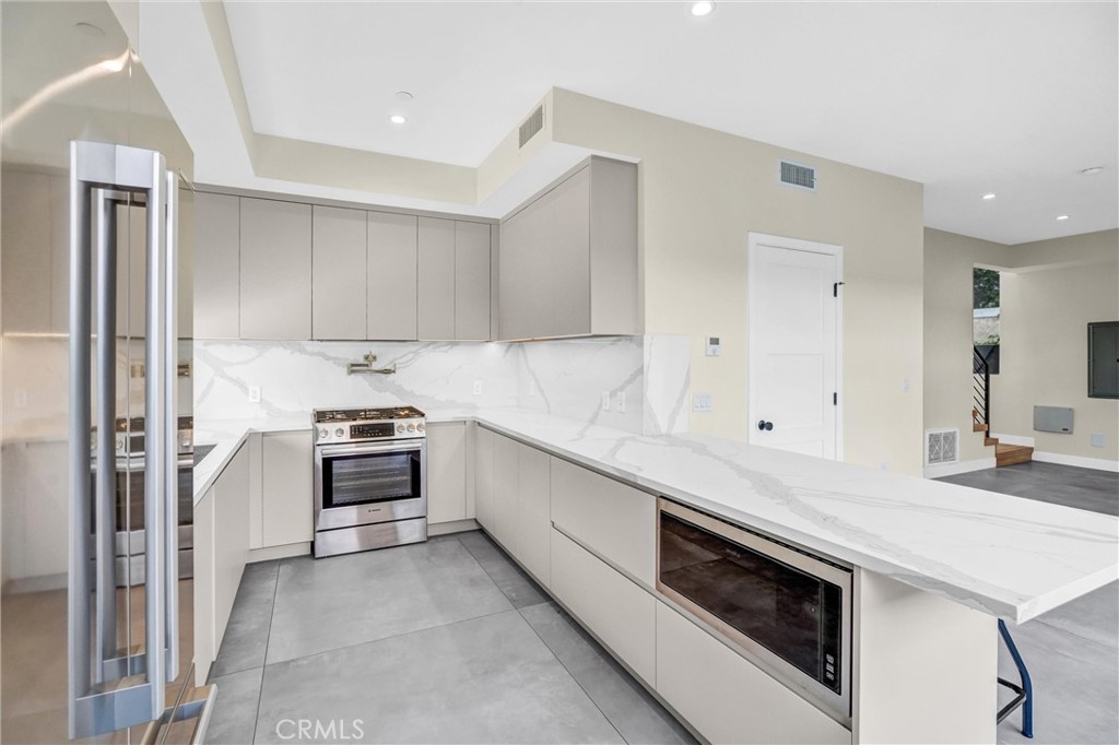 1343 1/2 Seward Street