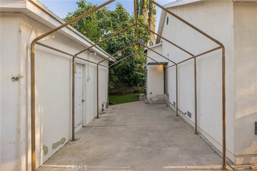 6542 Zelzah Avenue