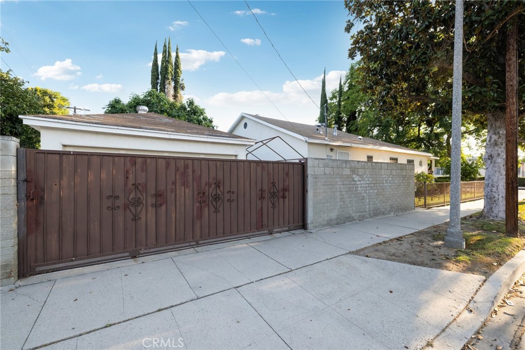 6542 Zelzah Avenue