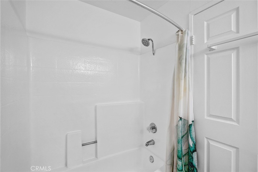 5535 Canoga Avenue 204