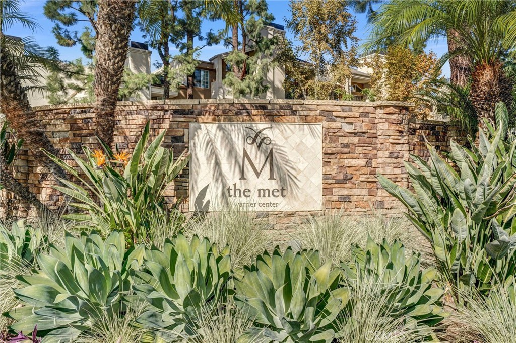 5535 Canoga Avenue 204