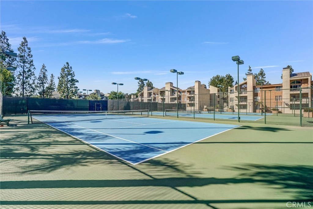 5535 Canoga Avenue 204