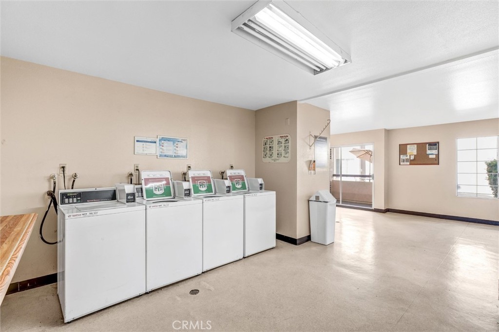 5535 Canoga Avenue 204