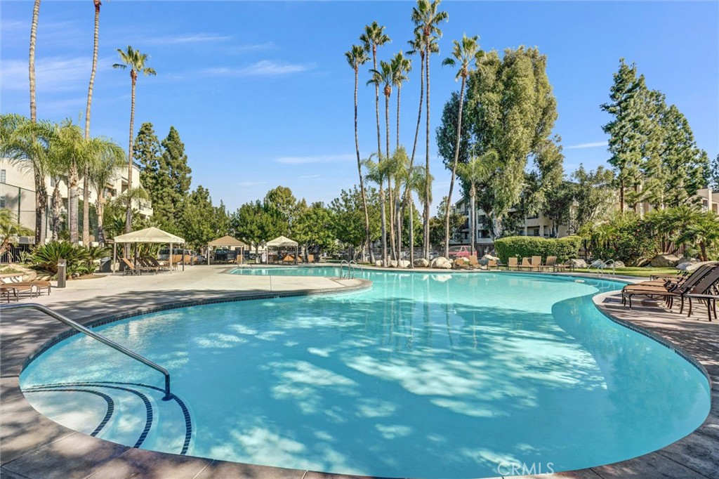 5535 Canoga Avenue 204