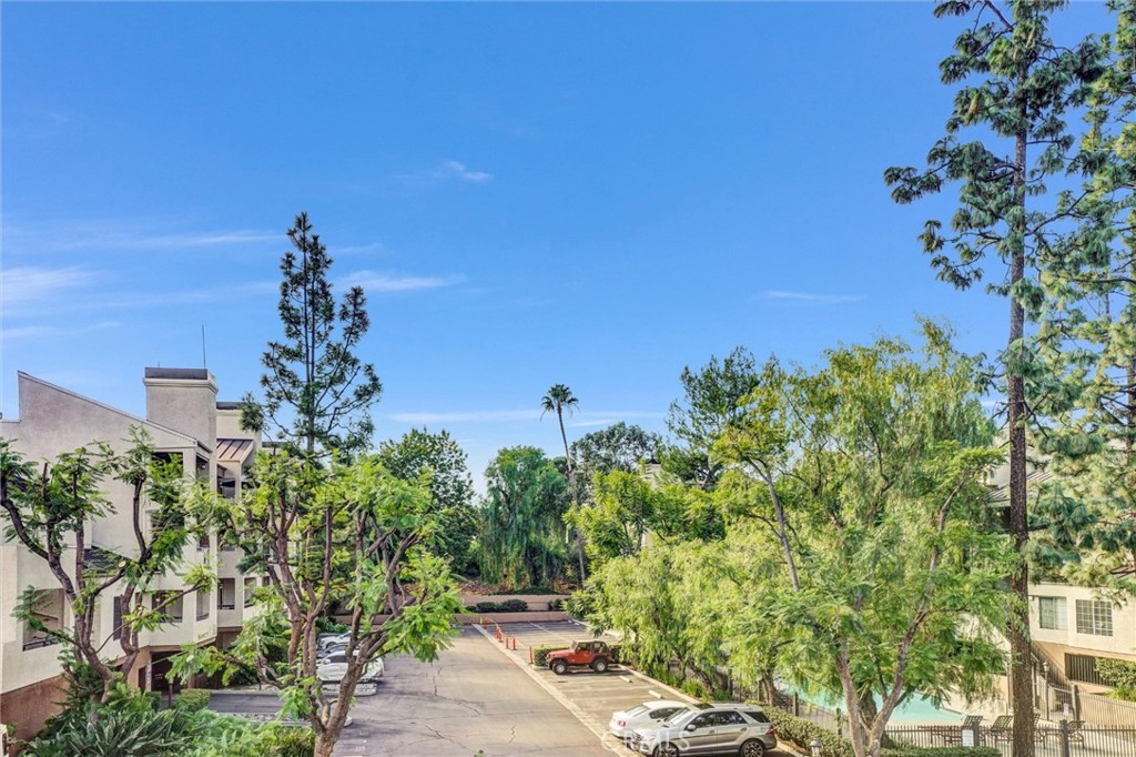 5535 Canoga Avenue 204