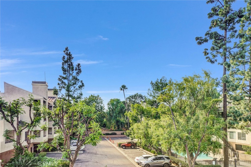 5535 Canoga Avenue 204