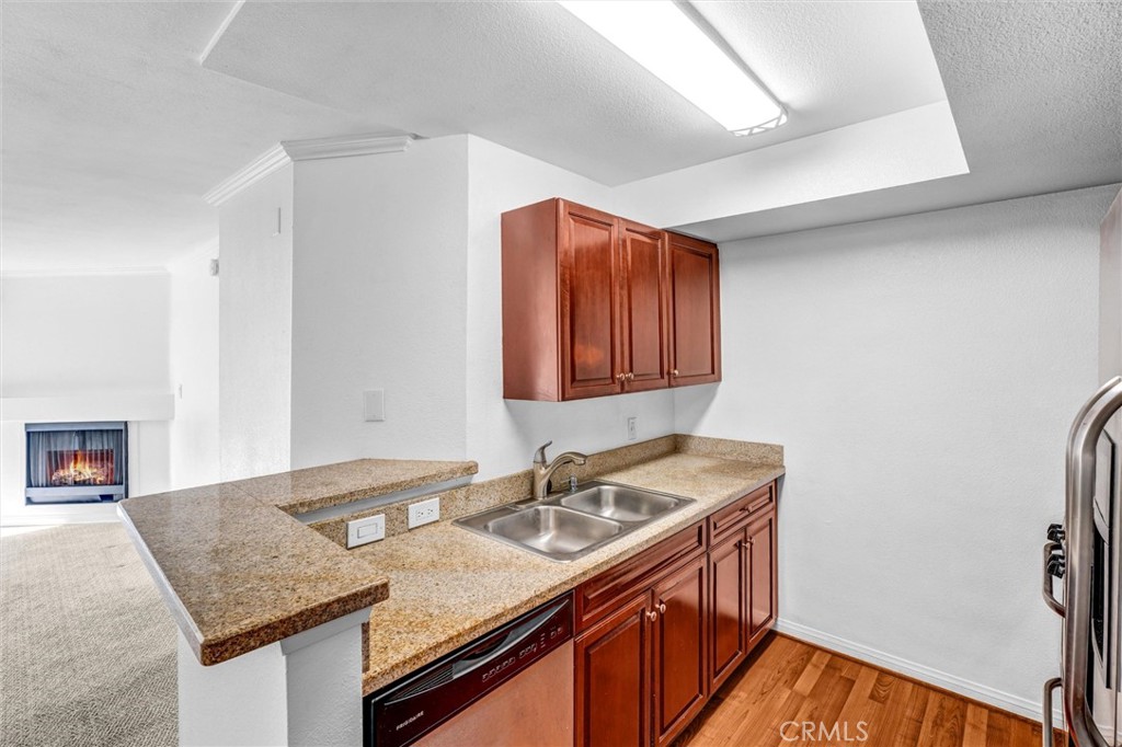 5535 Canoga Avenue 204