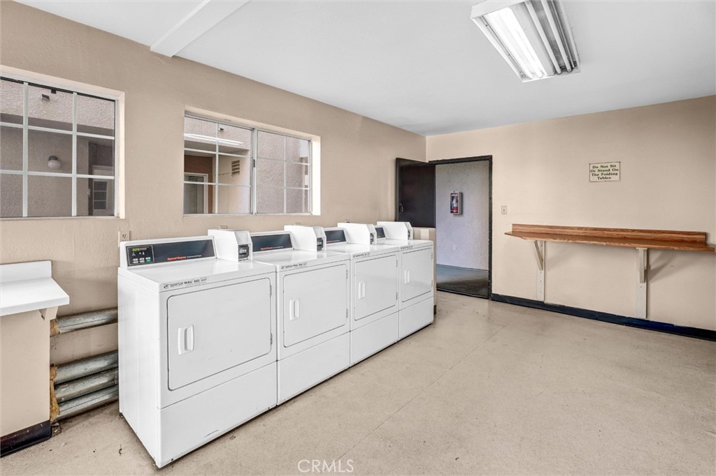 5535 Canoga Avenue 204