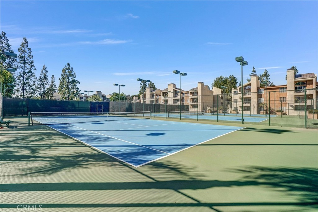 5535 Canoga Avenue 204