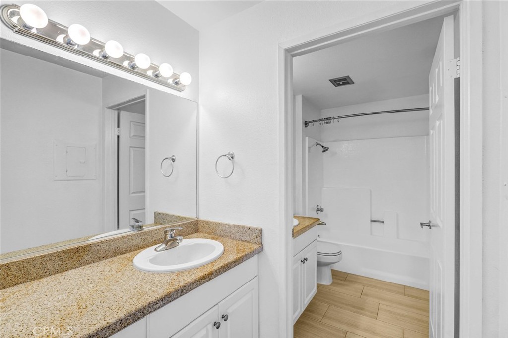 5535 Canoga Avenue 204