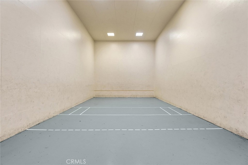 5535 Canoga Avenue 204