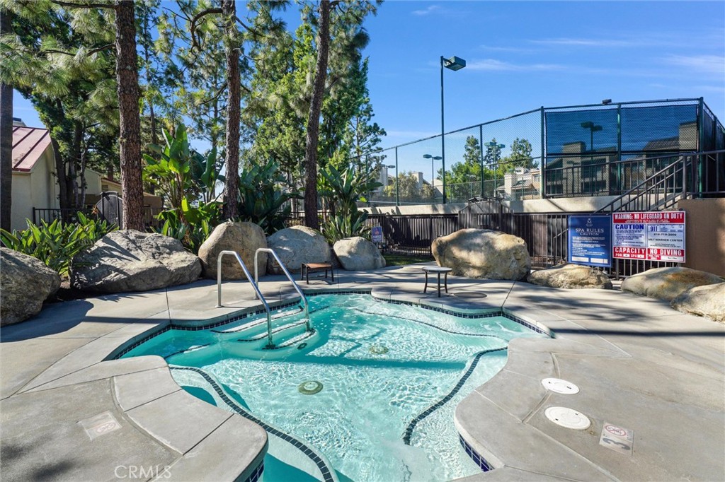 5535 Canoga Avenue 204