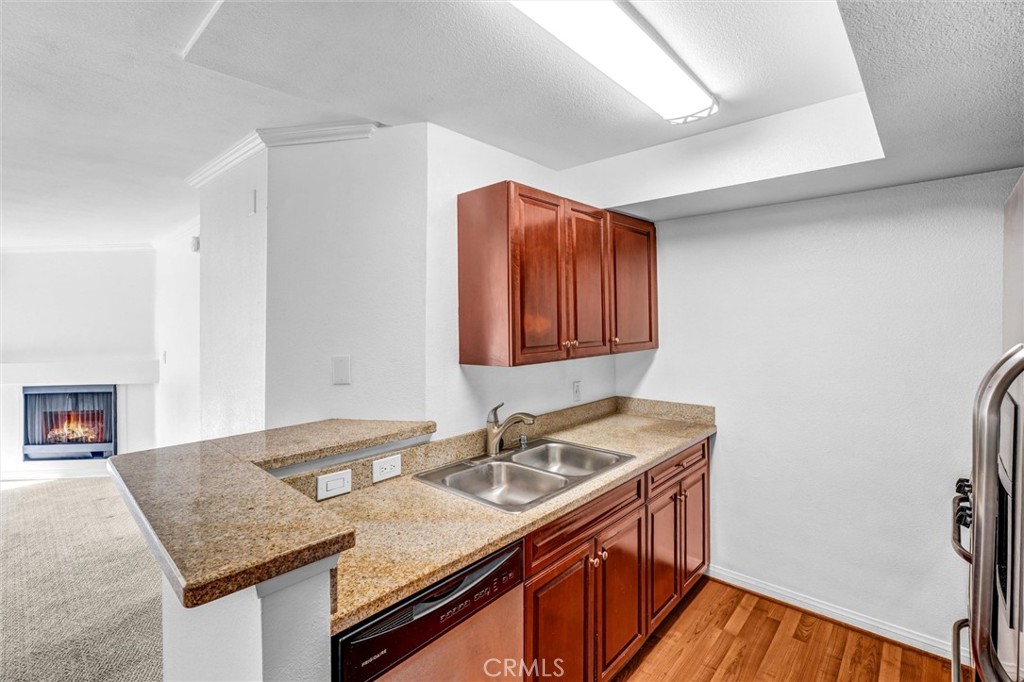 5535 Canoga Avenue 204