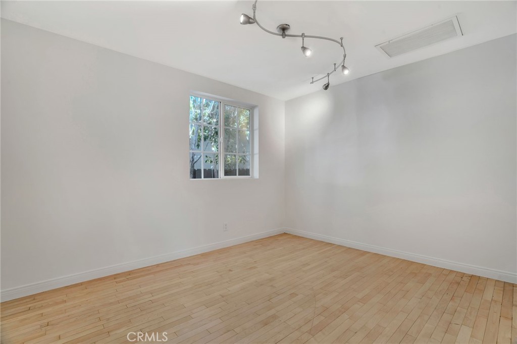 17329 Burbank Boulevard