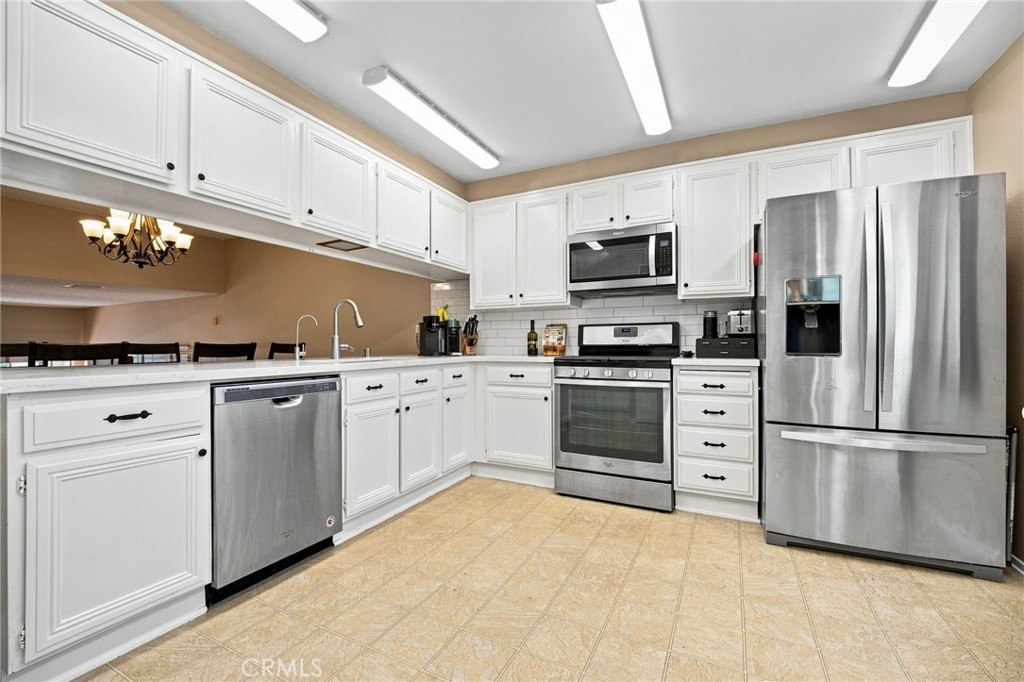 18360 Collins L