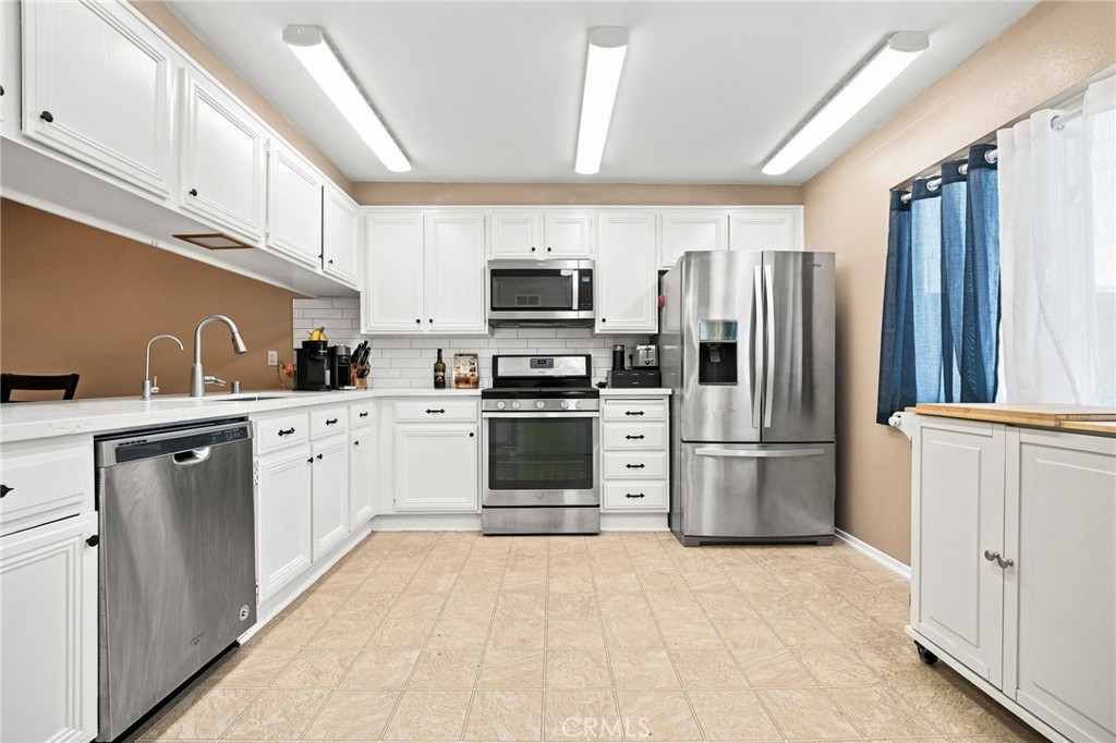 18360 Collins L