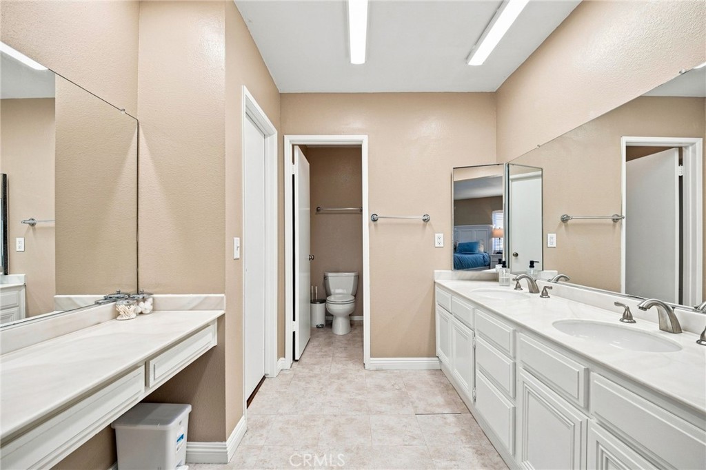 18360 Collins L