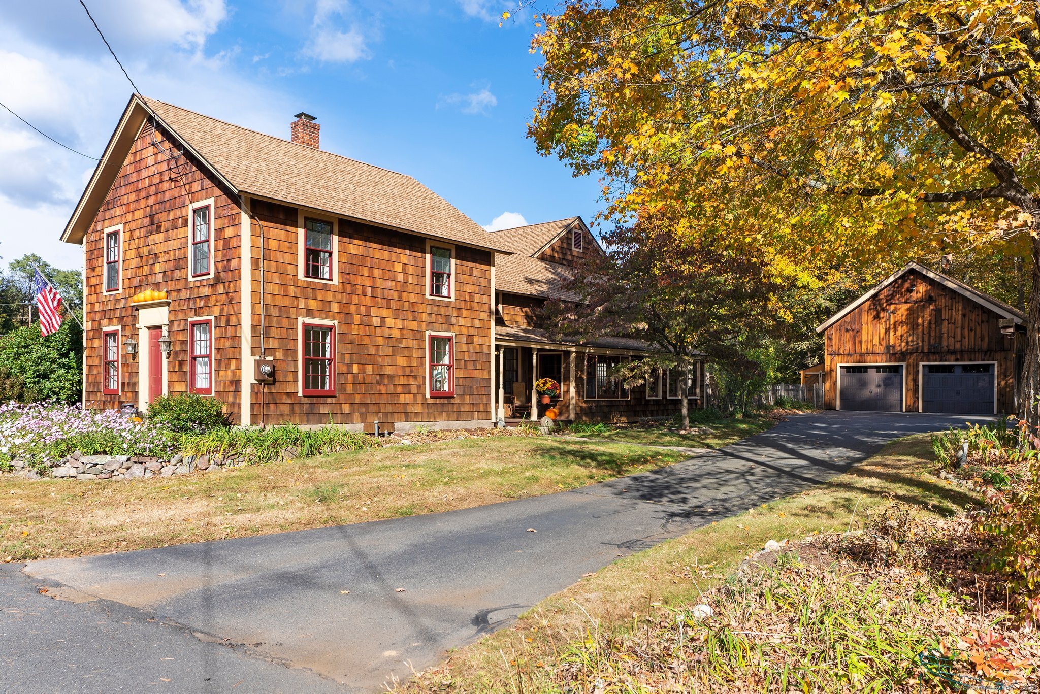 476 Lovely Street