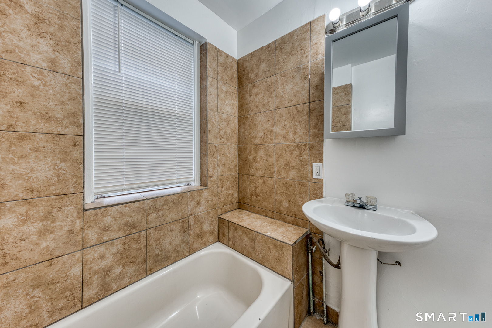 152 Oak Street 1N